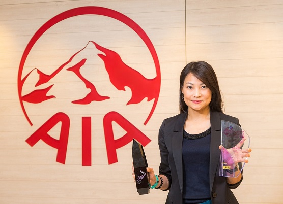 Ms. Edith Yiu, Chief Brand and Communications Officer of AIA Hong Kong, receives the “Smart Parents’ Choice – Brand Awards 2017” (Critical Illness Insurance) and  the Excellence Award for Quality Insurance Service at the “Banking & Finance Awards 2017” organised by Sky Post on behalf of the Company.