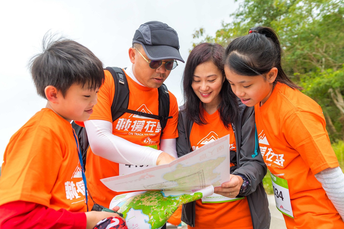 Teams from AIA Hong Kong unite to lead by example in adopting a healthy lifestyle by actively taking part in MSF's orienteering competition 
