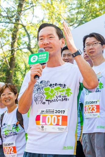 Bernard Chan, Oxfam Trailwalker Advisory Committee Chair, delivered the welcome speech at the  Oxfam Trailwalker 2017 kick-off ceremony.