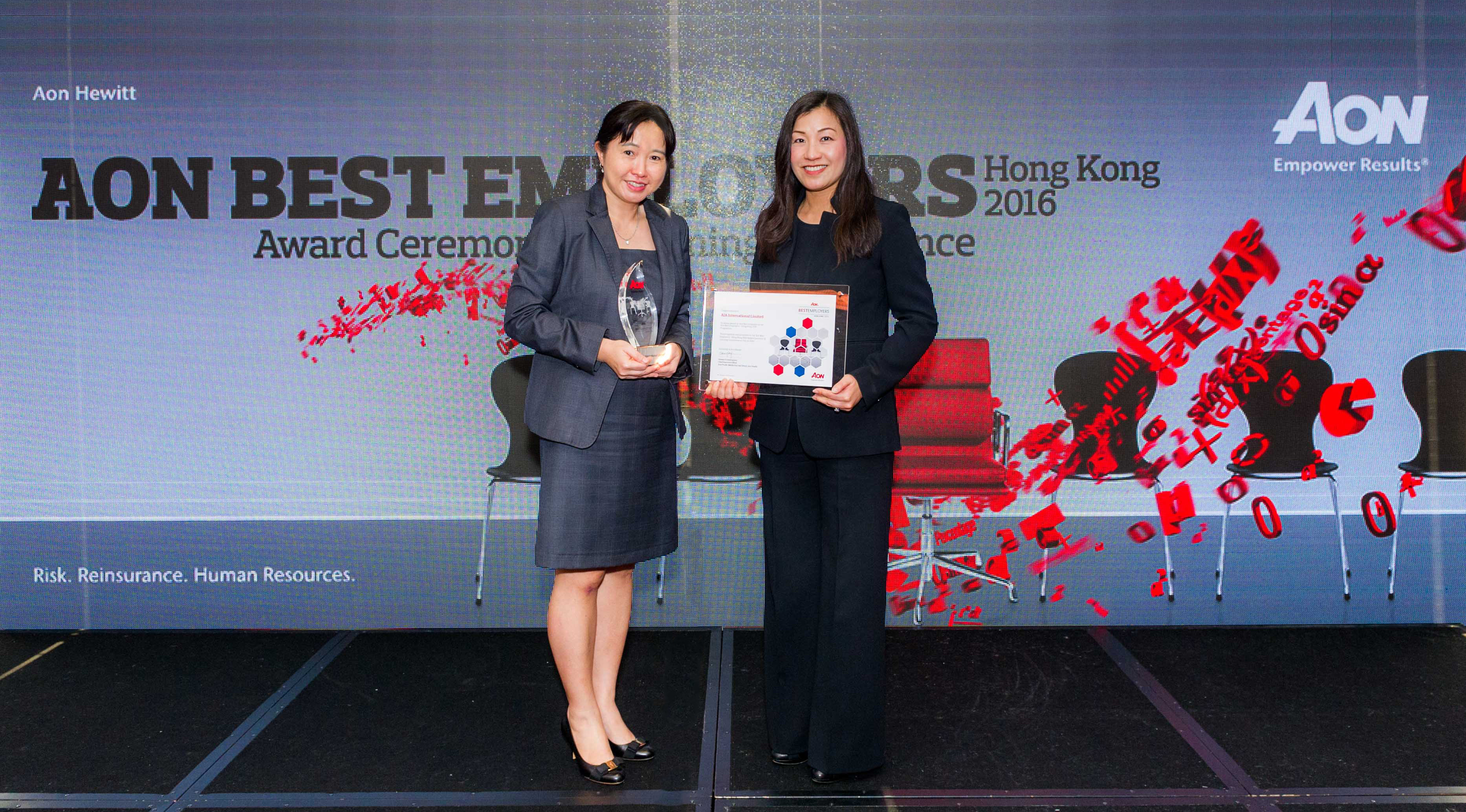 Ms Wei Wei Watson, Chief Human Resources Officer of AIA Hong Kong and Macau (left) and Ms Bonnie Tse, General Manager, Business Strategy and Marketing of AIA Hong Kong and Macau (right) receive the “Best Employer Hong Kong 2016” Award on behalf of the Company. AIA Hong Kong is the first insurer ever in Hong Kong to be honoured with this accolade, recognising the Company’s excellent achievement in talent management and development.
