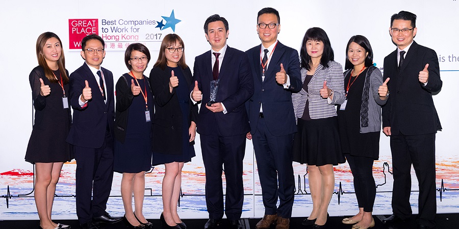AIA MPF team receives the “Best Companies to Work For Hong Kong 2017” award.  The Company is the first financial institution in Hong Kong to ever be honoured with this accolade.